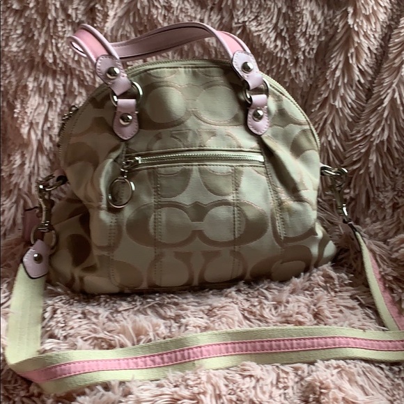 Coach handbag with detachable crossbody strap. - Picture 9 of 9